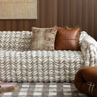 Capa de sofá Chevron Faux Fur