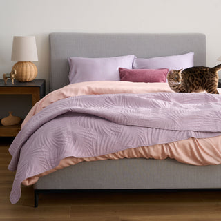 Conjunto de edredões com estampa de folhas de primavera FURRFREE — repelente de pelos de animais de estimação para famílias de cães/gatos