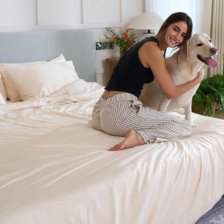 Conjunto de lençóis com elástico de bambu FURRFREE — repelente de pelos de animais de estimação para famílias de cães/gatos