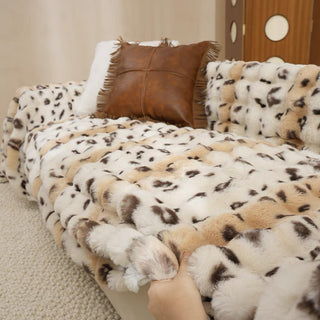 Capa de sofá Luxe Leopard Warmth Faux Fur