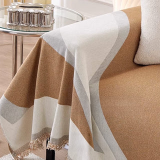 Capa de sofá de tecido liso com linhas limpas e design elegante de blocos de cores para qualquer ambiente