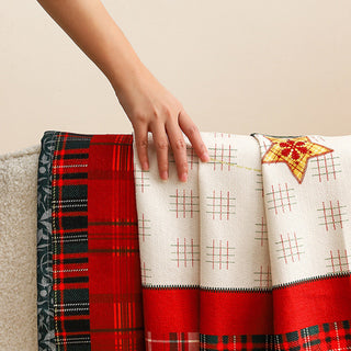 A aconchegante capa de sofá de retalhos de Natal protege os móveis e eleva a decoração da sua casa de férias